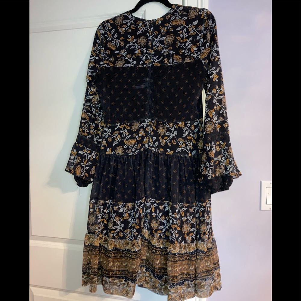 Chiffon dress with gold shiny threading. - Picture 2 of 5